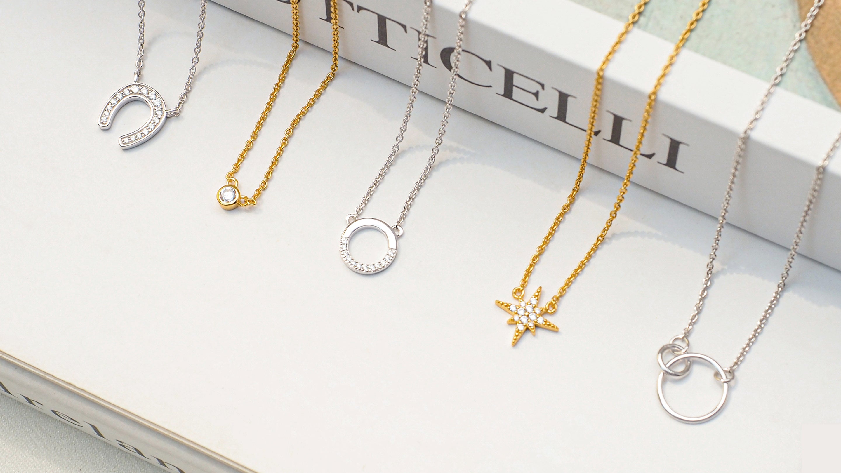 ネックレス・チョーカー Casablanca APF25JW08501 Necklaces Medium Pearl Logo Necklace | Casablanca Paris